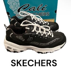New authentic Skechers signature wide fit memory foam sneakers sz woman’s 10